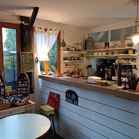 Ille Flottante, Maison Eclusiere Et Hebergements Insolites Sur Le Canal Hede-Bazouges Luaran gambar