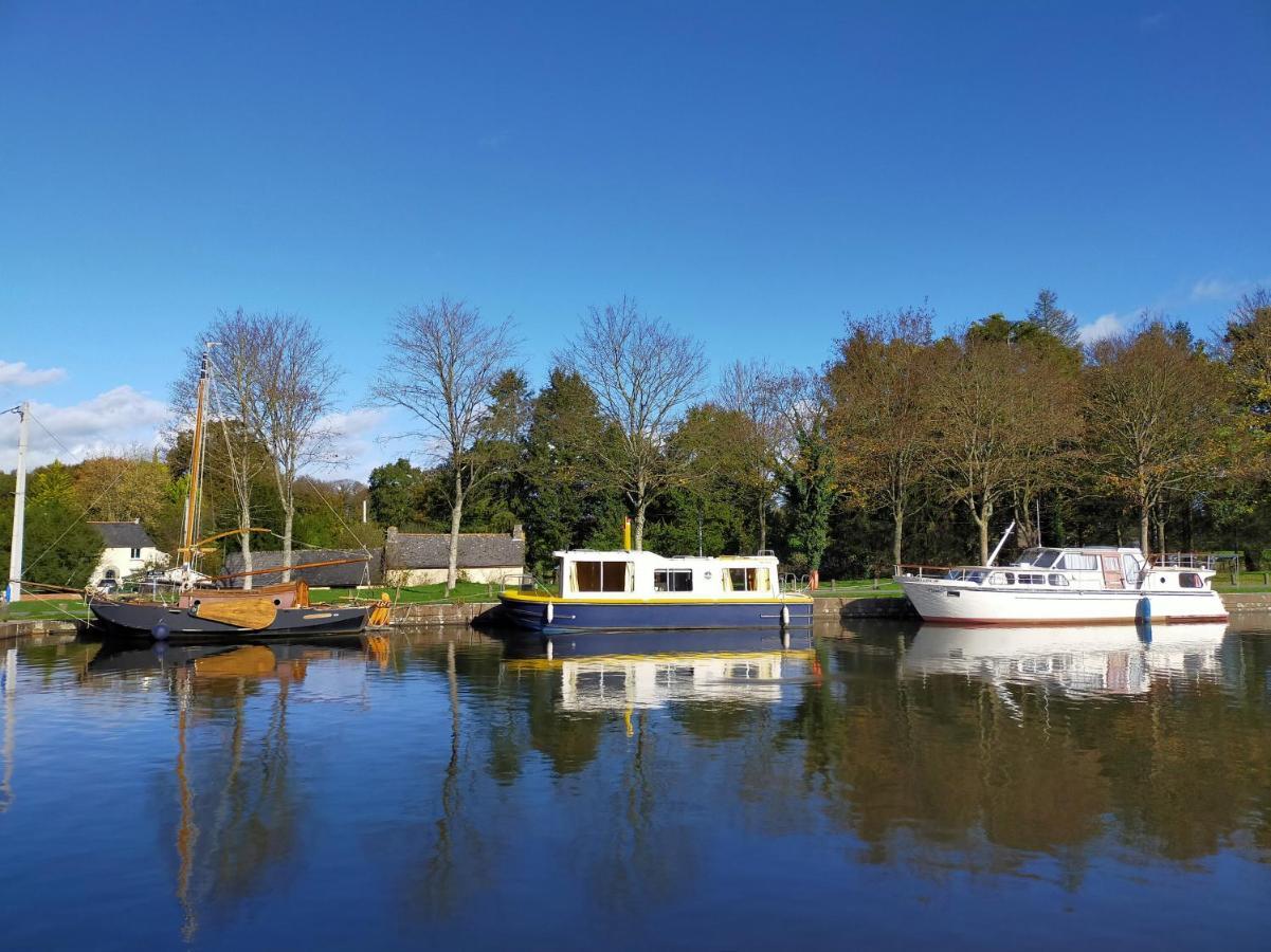 Ille Flottante, Maison Eclusiere Et Hebergements Insolites Sur Le Canal Hede-Bazouges Luaran gambar