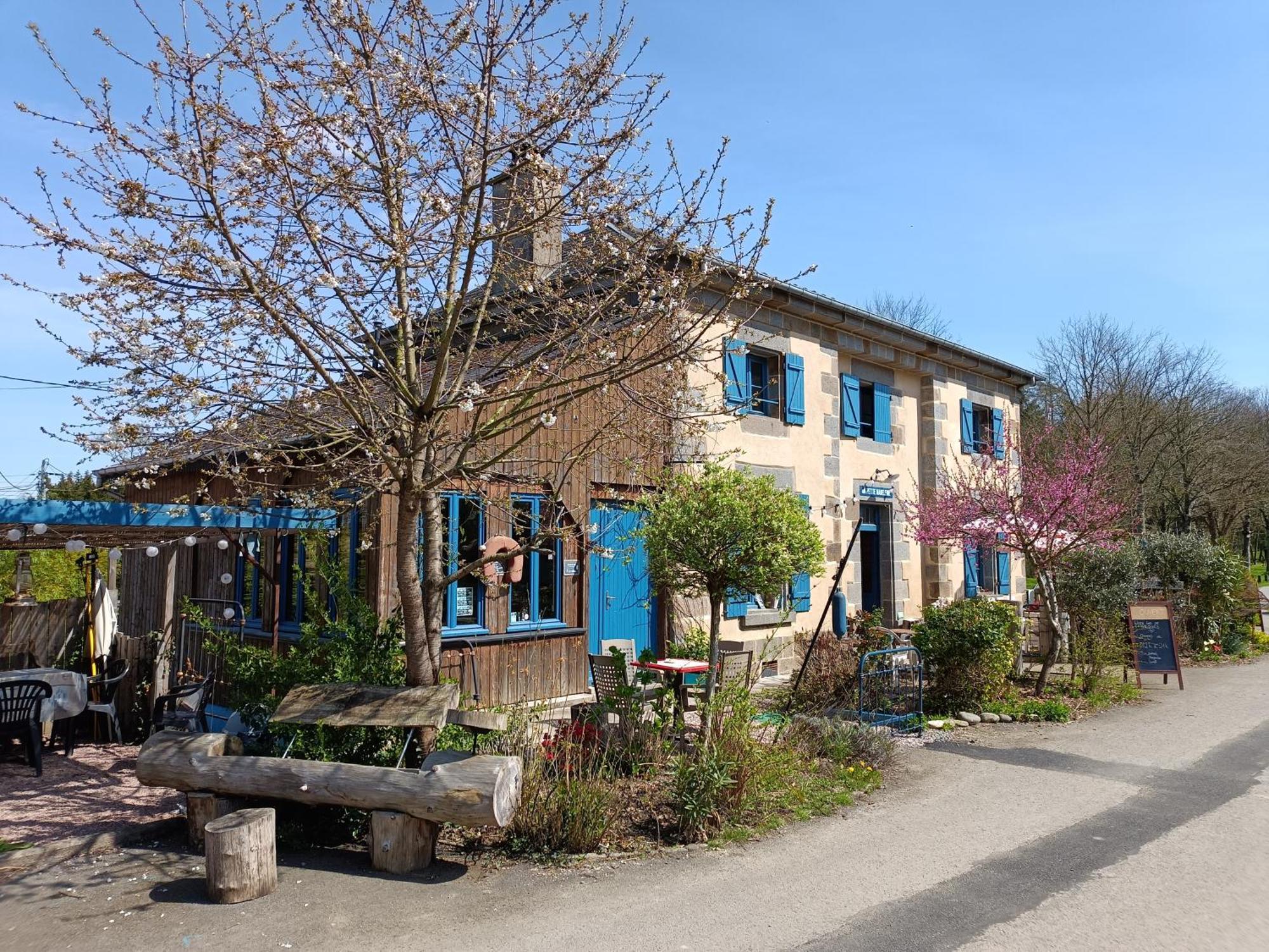 Ille Flottante, Maison Eclusiere Et Hebergements Insolites Sur Le Canal Hede-Bazouges Luaran gambar