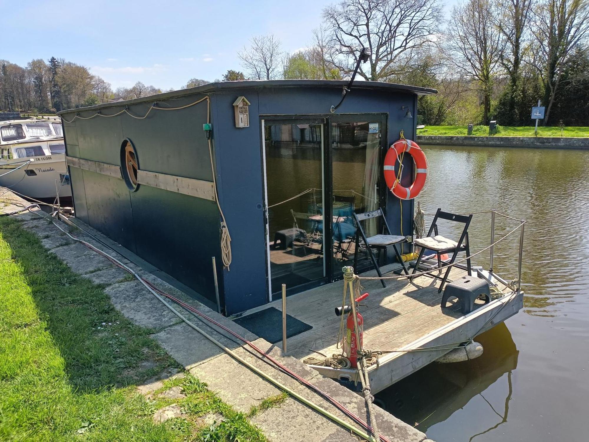 Ille Flottante, Maison Eclusiere Et Hebergements Insolites Sur Le Canal Hede-Bazouges Luaran gambar