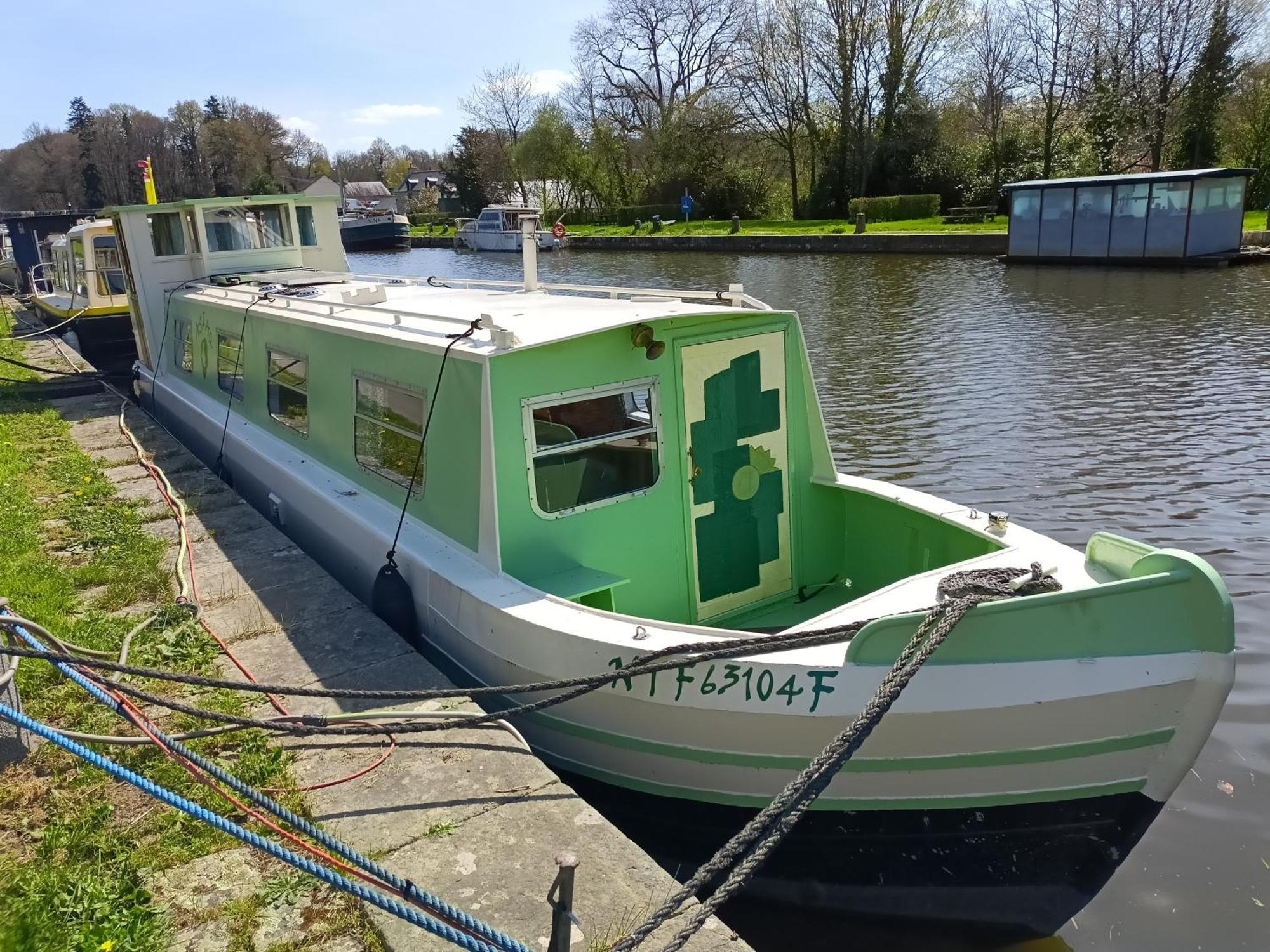 Ille Flottante, Maison Eclusiere Et Hebergements Insolites Sur Le Canal Hede-Bazouges Luaran gambar