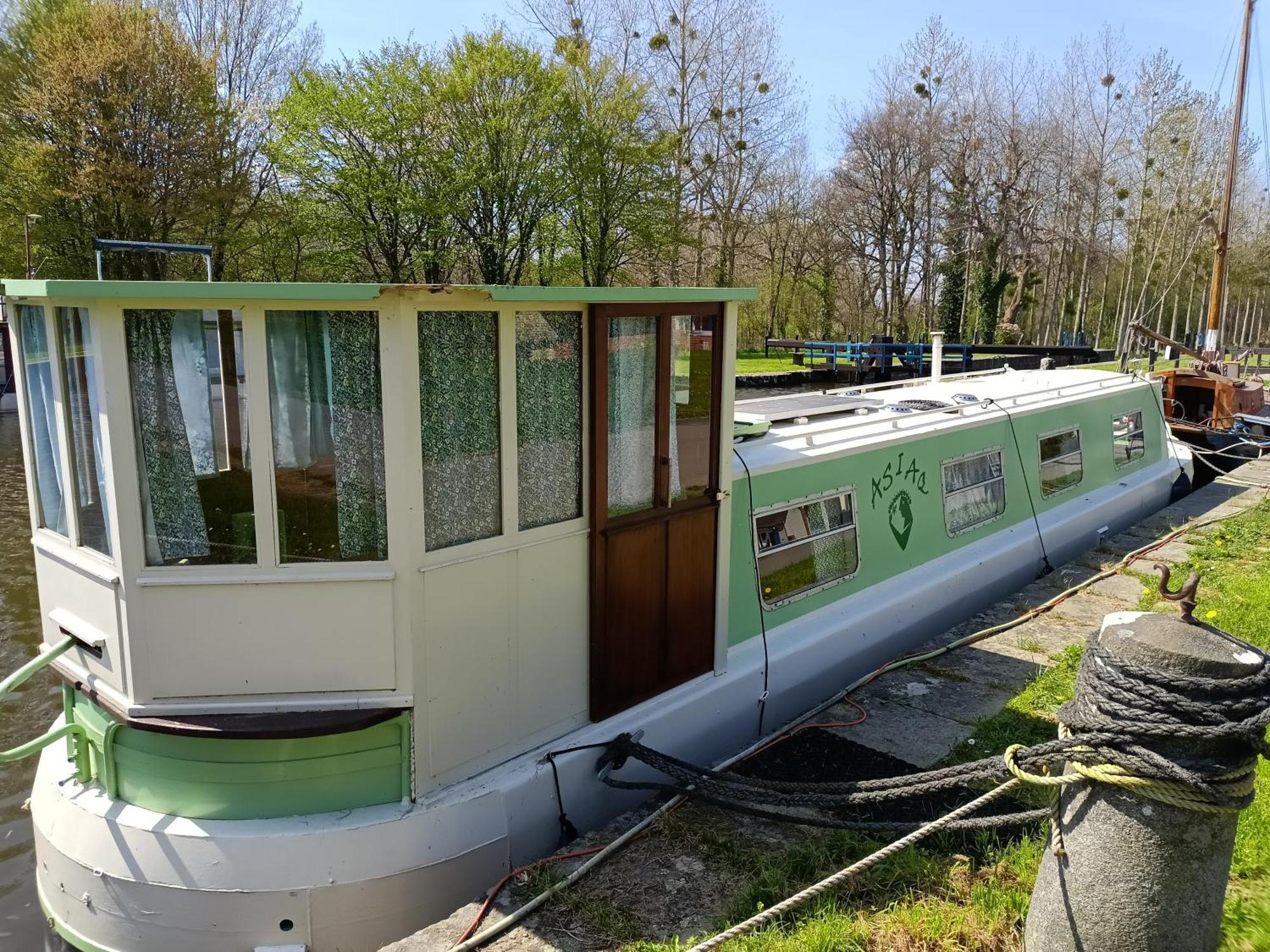Ille Flottante, Maison Eclusiere Et Hebergements Insolites Sur Le Canal Hede-Bazouges Luaran gambar